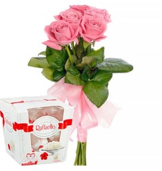 5 розовых роз 50 см. + Rafaello